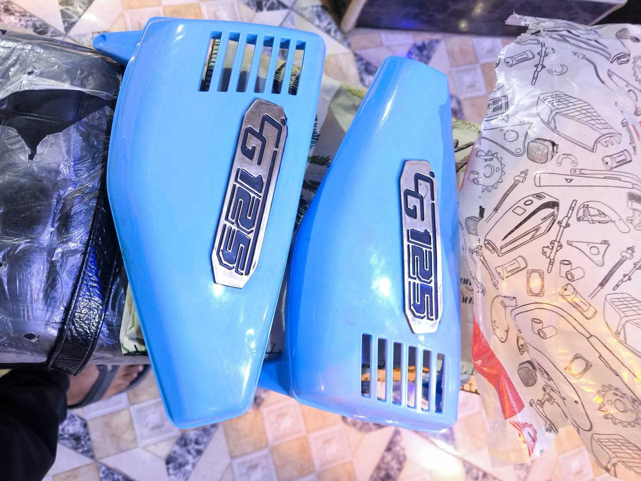 السلام عليكم للبيع خاص تانكي بلادي كلشي ما بي صفاحياتة جدد بلكارتون صينية وعتلة مال نمر واقية قيمهن وخذهن


**إذا كنت صاحب هذا الإعلان وتريد حذفه لأي سبب، رجاءا أرسل رسالة إلى الدعم الفني**