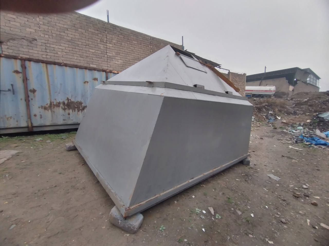 للبيع غساله حصى ورمل جديد غير مستعمل
الطول ٤٣٥سم العرض ١٢٢سم ثلاث خانات سؤيل 
بولبرين حجم ٢٢ بابين اعراض بليت ١٠ ملم ماطور الهزاز ٢٠ ح 
م/***********
م/***********
