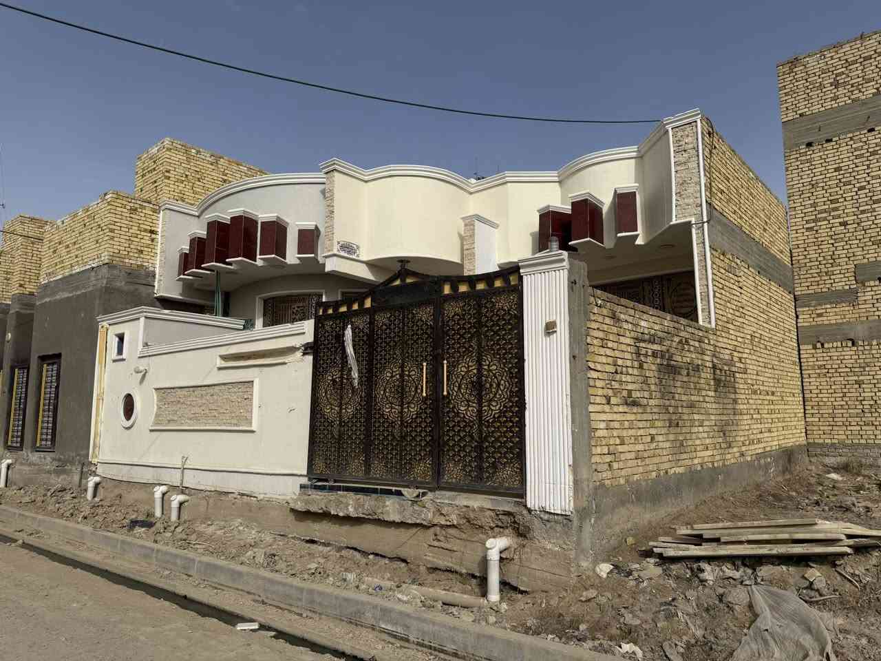 بيت البيع وره البدعه يم موالدت عمار 
سعر. 142مليون 
***********
