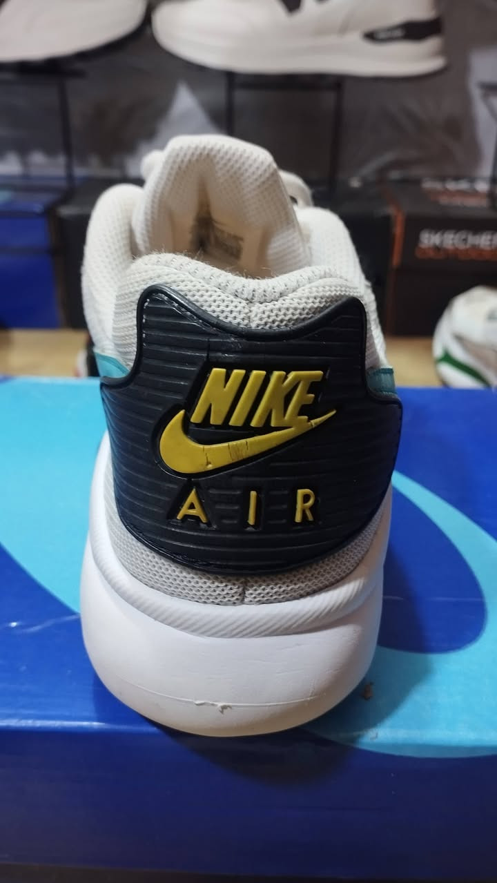 نايك اير ماكس اندنوسي وكاله..قياس 40...25c...السعر 20 الف مع التوصيل..للحجز عالواتساب..***********...
