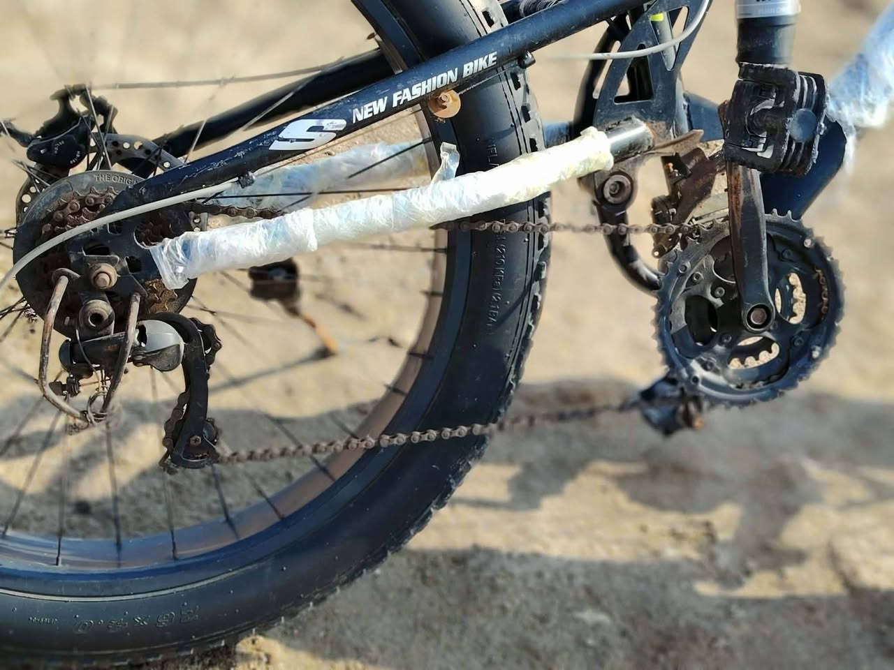 السلام عليكم بايسكل للبيع السعر 150 وبيه مجال حك الجيه راسلوني على الخاص وهذا رقمي *********** العنوان السماوه ال عصيده
