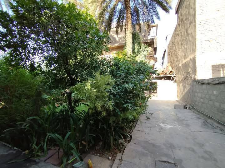 عقار للبيع مساحه ٦٤٣م يتكون من منزل وحديقة كبيره واربع محلات وشقه ومخزن فوق الشقه موقعه شارع ستين قريب السريع  واجه ١٥ ونزال ٤٠ الاستفسار على الرقم *********** والسعر جدأمناسب
