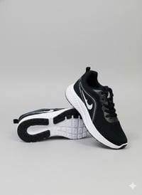 ملابس • توصيل مجاني • آخر قطع