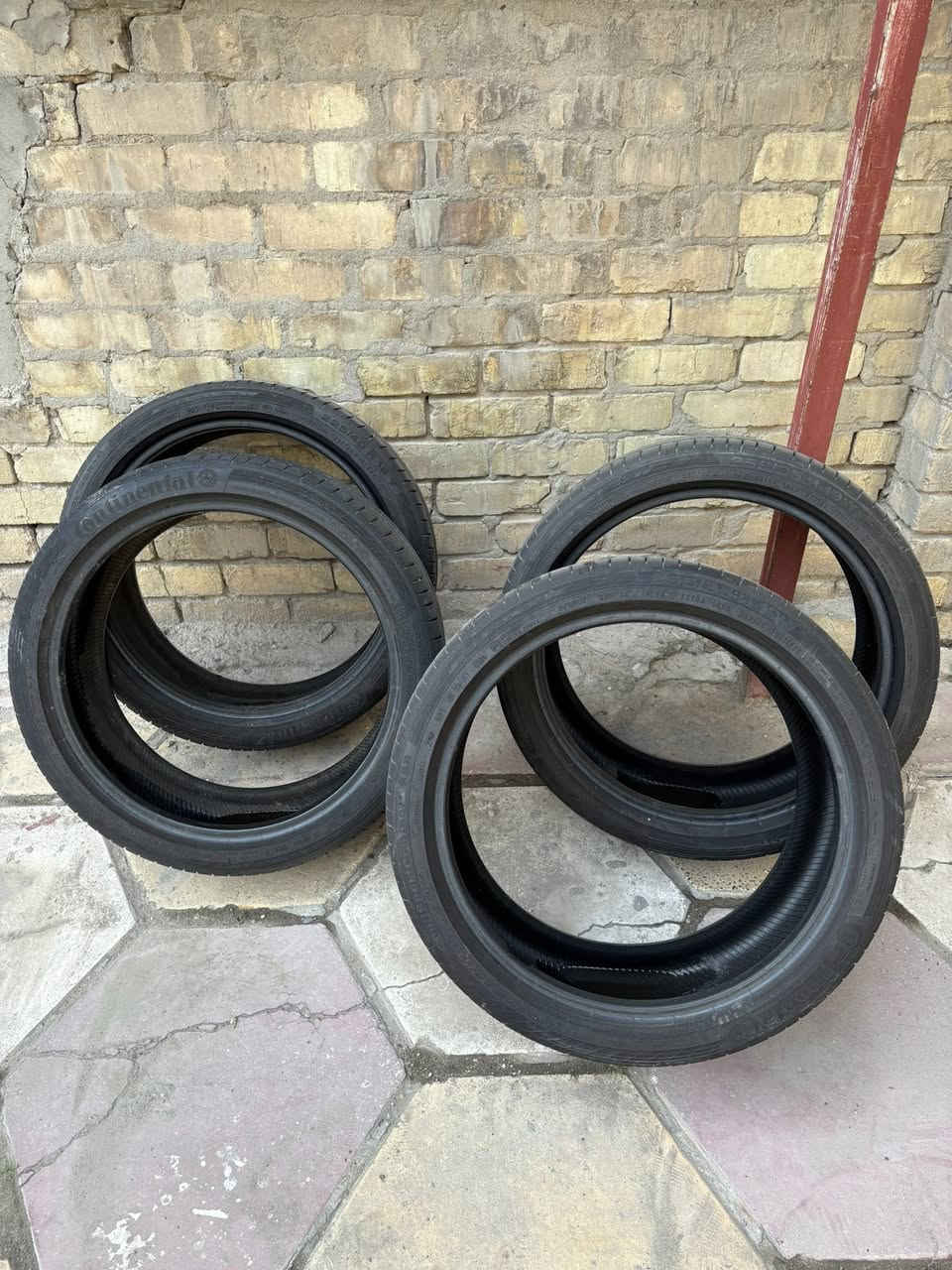 للبيع تخم تايرات ماركة كونتيننتال رن فلات اصلي نظافه ١٠٠٪؜
قياس 255/35/19 يرهم مرسيدس E و C 
السعر 900$


**إذا كنت صاحب هذا الإعلان وتريد حذفه لأي سبب، رجاءا أرسل رسالة إلى الدعم الفني**