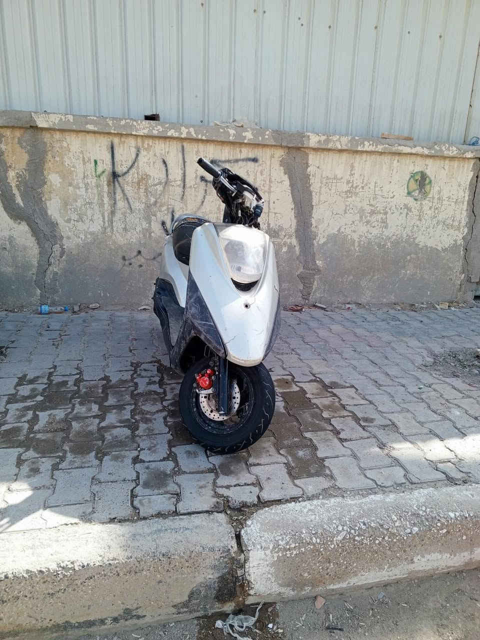 السلام عليكم ورحمه الله وبركاته دراجه للبيع ببريز كابريتر الدراجه خير من الله بيهه صالنه رياضي أو مراوس بي ***********
