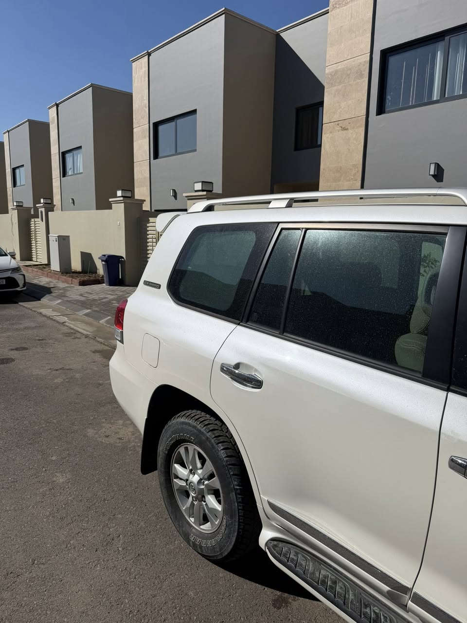 السلام عليكم🤍
 لاندكروزر 2011 GXRI 
مكفوله كفاله عامة ماعدا شخط صغير بالباب خلف السائق السياره فول مانقصها اي شي
 ماشيه 215 
السعر 33$ وبيها مجال بسيط
للاستفسار ***********
