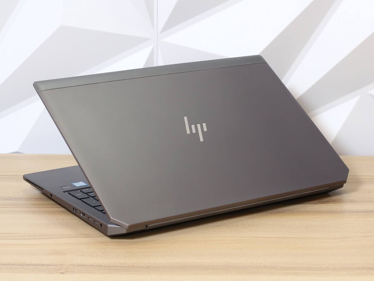 HP Zbook 
لابتوب HP ZBook G5 فئة H
💻 خيار ممتاز للمهام القوية والتصميم والبرامج الهندسية!
المواصفات:
✨ Intel Core i7-8850H
✨ رام 32 GB
✨ SSD 512 GB
✨ كرت شاشة NVIDIA Quadro P1000 4 GB
✨ شاشة 15.6″ FHD
🔋 بطارية ممتازة من 2-5 ساعات
الحالة: ممتازه 
📦 قطعة واحدة متوفرة فقط
مثالي لـ:
✔️ التصميم الهندسي
✔️ المونتاج والأعمال الاحترافية
✔️ تشغيل برامج 3D-CAD وAdobe بسلاسة
🎁 الهدايا المرفقة:
ماوس
ماوس باد
حقيبة
شاحن أصلي
🛠️ الضمانات والخدمات:
فحص كامل قبل الإرسال
فحص كامل قبل الاستلام والدفع
ضمان 10  أيام استبدال عند وجود خلل مصنعي
جاهز للاستخدام المباشر
📍 الموقع: بغداد الأمين الثانية
📱 للتواصل واتساب: ***********

💰 السعر السابق : 620 الف 
السعر الحالي اخر قطعه: 600 الف فقط

