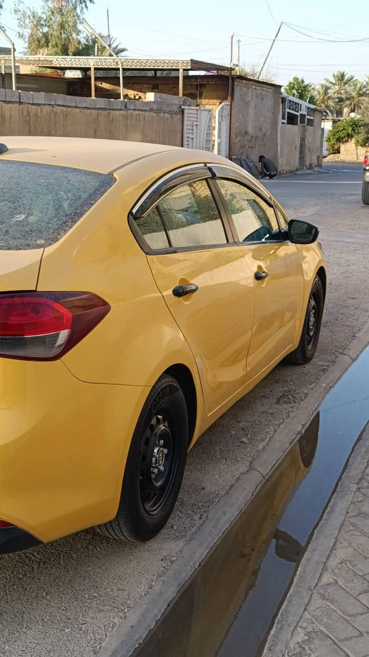 السلام عليكم كيه فورتي 2018 حادث كدامك فقط ماشيه 130 والتبريد عاطل  فقط السعر 122رقم صاحب السياره ***********
