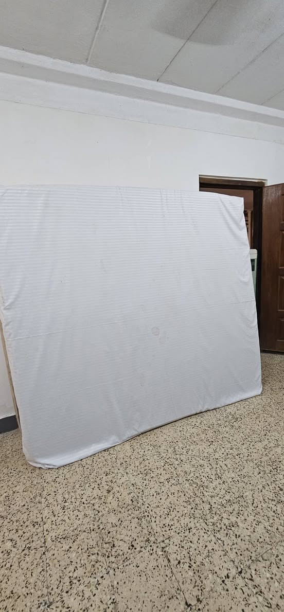 السلام عليكم  غراض بيت للبيع بسبب الانتقال
غرفة نوم  جديدة  سعرها مليون وربع 
ثلاجة صغيرة ٨٥ الف
سخان نضيفة اخو الجديدة ٥٠ الف

ديوان جديد ٣٢٥ الف

دوشك ٣٥ الف 

غساله عطلان بيها التفريغ وشغاله غسل وتنشيف ٤٠
الموقع تقاطع خان ضاري شقق شركه الفارس


**إذا كنت صاحب هذا الإعلان وتريد حذفه لأي سبب، رجاءا أرسل رسالة إلى الدعم الفني**