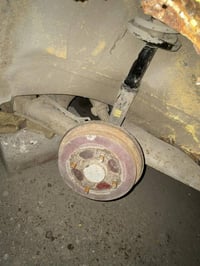 سياره للبيع كوم حديد مكينه بكاتشو ياباني شغاله السياره ابيع عله وضعه ا...