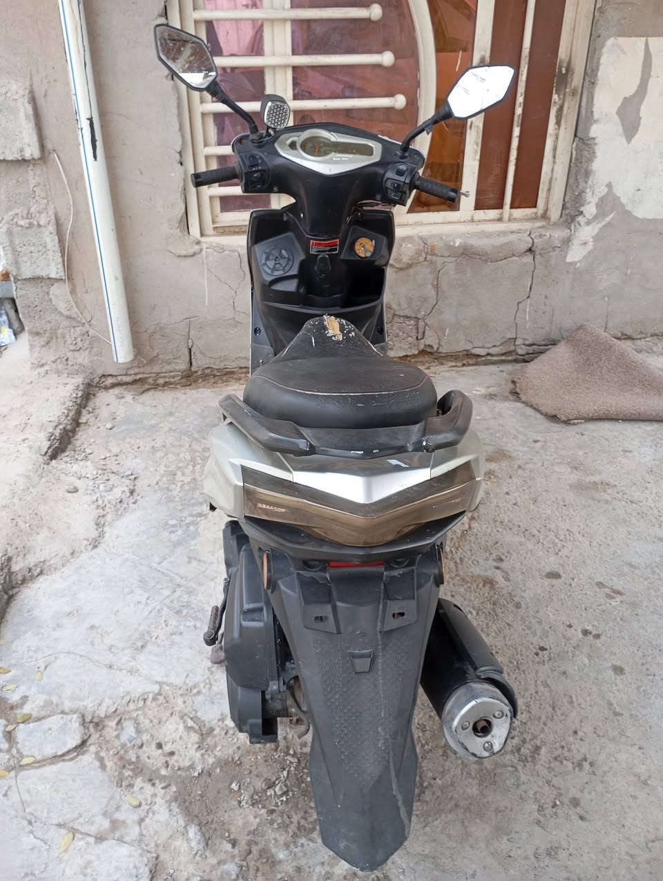 دراجه سكنس شمعه دراجه نظيفه اي نقص مابيه تشغيل عن بعد كهربائياته كله تشتغل تهم تاير جديد السعر ٤٥٠ وبيه مجال *********** مكاني الشعب
