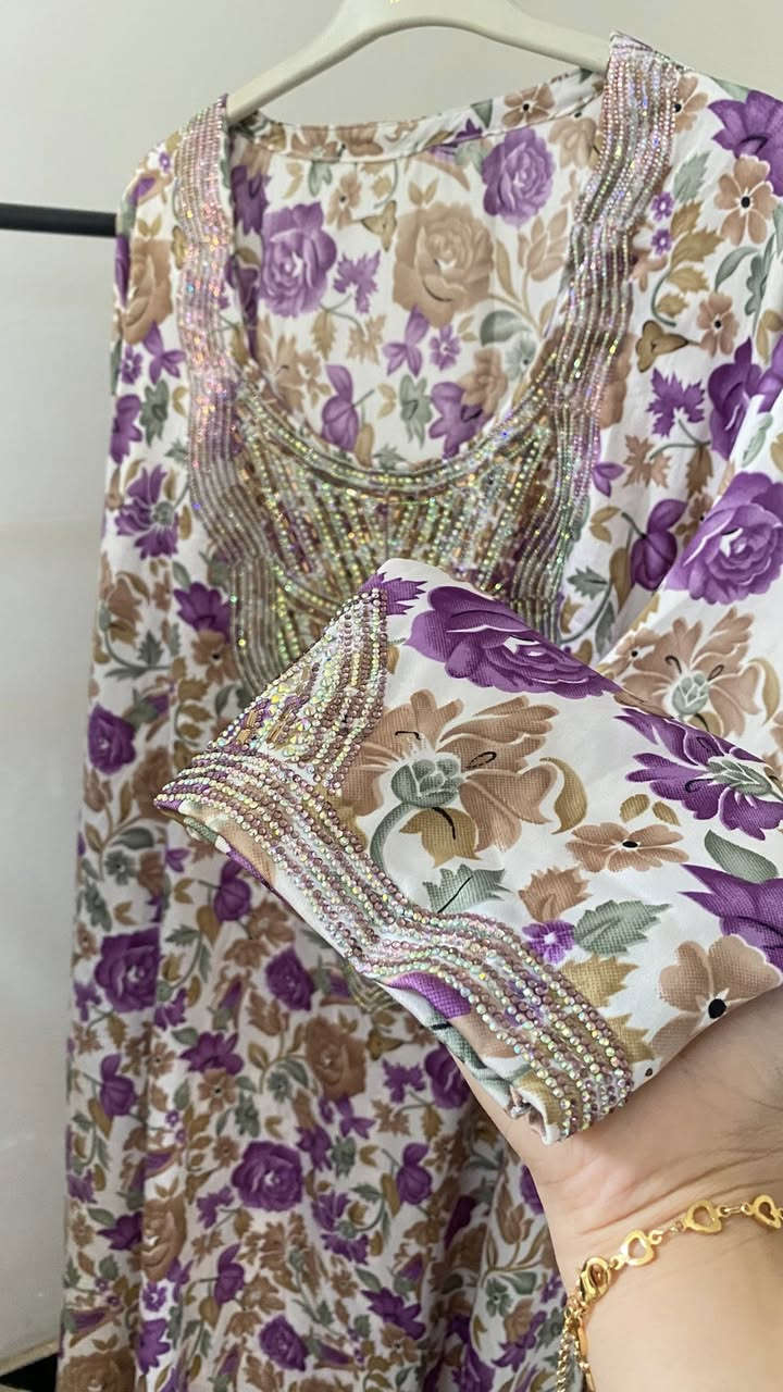 مخاور كويتي جديد قماشهن حرير هندي وكلهن شغل يدوي سعر القطعه 25 متوفر توصيل داخل سماوه


**إذا كنت صاحب هذا الإعلان وتريد حذفه لأي سبب، رجاءا أرسل رسالة إلى الدعم الفني**