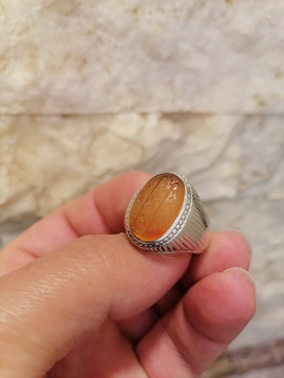 السلام عليكم
محبس عقيق يماني عسلي قديم
صياغه البحرين ثكيل فضه 925
محبس مخطوط
              الله محمد فاطمه علي
                حسن حسين
عليهم السلام
قياس محبس ١٩
المكان النجف الاشرف ويوجد توصيل


**إذا كنت صاحب هذا الإعلان وتريد حذفه لأي سبب، رجاءا أرسل رسالة إلى الدعم الفني**