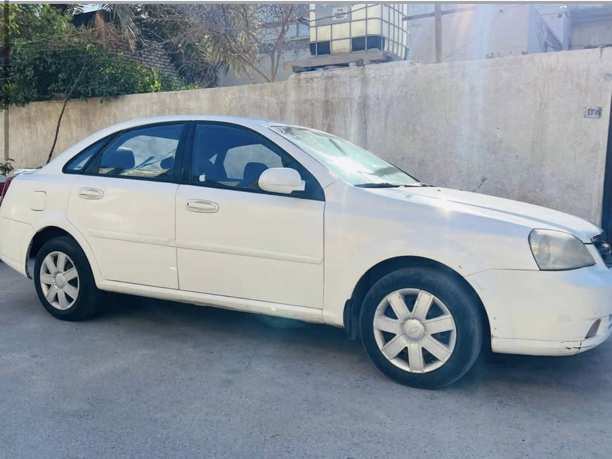 السلام عليكم
اوبترا 2007 للبيع مكاني بغداد المنصور 
السيارة ضربتها بالحوض الخلفي 
وبيها صبغ كم مكان 
***********
السعر ٦٥$
