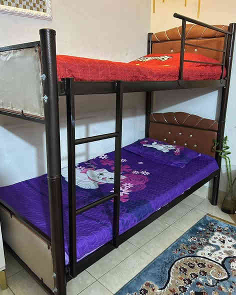 سرير أطفال مستخدم لمدة أسبوع فقط بعده جديد اريد أبيعه لان ماعندي مكان 
طوله مترين والعرض متر
اخذته ب١٧٥
واريده ب١٢٠ بي مجال
العنوان بغداد الشعب حي البنوك
***********
