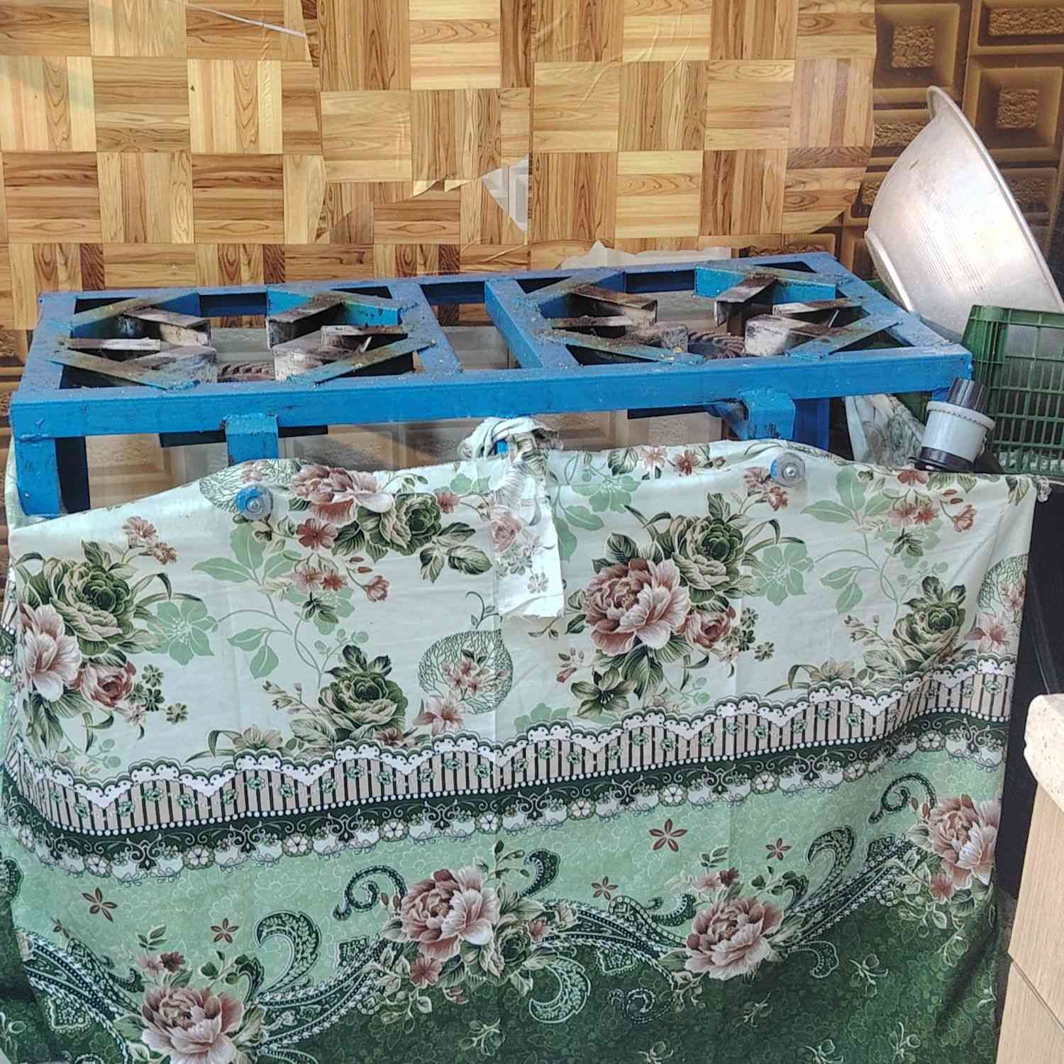 السلام عليكم أغراض كافتريا للبيع مستخدمه شي قليل بالفلوجة.... طباخ... عارضه تفصال.... ميز طعام.... شوايه گص
***********
