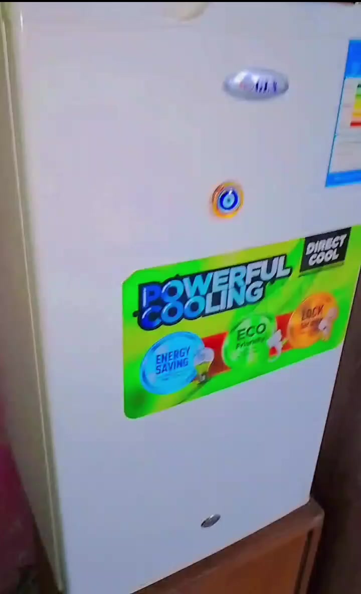ثلاجة GLX بحالة ممتازة ✨
تبريد قوي وسريع ❄️ (Direct Cool)
موفرة للطاقة 💡 وصديقة للبيئة 🌱
بيها نظام أمان وقفل 🔒
📌 حجم مناسب للبيت أو الغرفة
📌 شغالة بدون أي مشاكل
📌 نظيفة وجاهزة للاستخدام
ب75وبيها مجال  بسيط رجاء بس الشراي خاص


**إذا كنت صاحب هذا الإعلان وتريد حذفه لأي سبب، رجاءا أرسل رسالة إلى الدعم الفني**