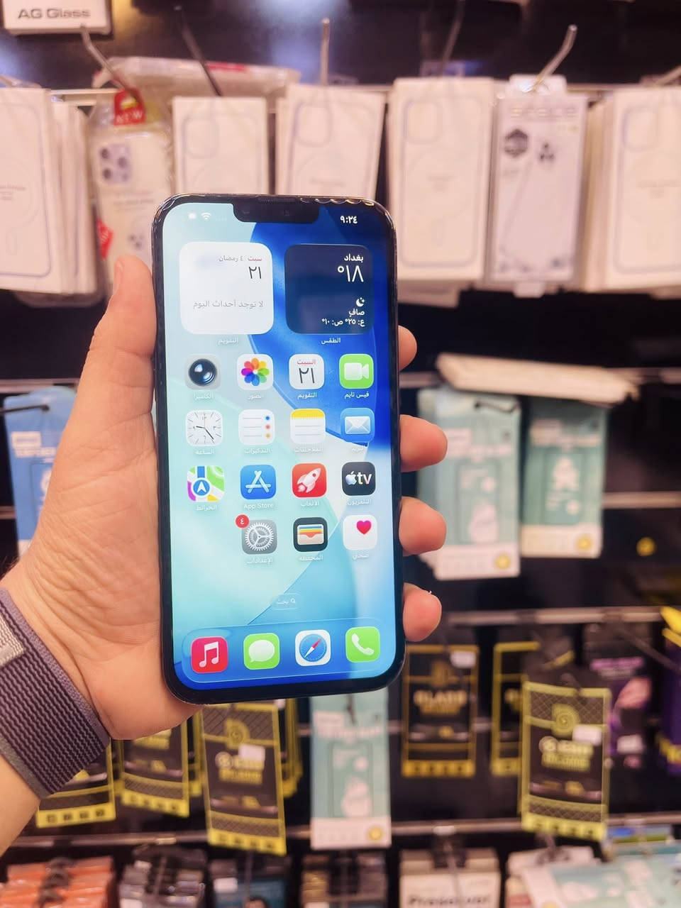 السلام عليكم 🫡
للبيع iPhone 13 pro max 
ذاكره 256 
بطاريه 100‎%‎ مبدله اصليه 
نموذج M 
نضافه 90‎%‎ لون اسود كله شغال الجهاز فقط مبدل شاشه نوعيه حلوه لا شكل ولا شمر ومبدل كامره اصليه فيس ايدي يفتح بس مياخذ الجهاز كله شغال صوت اتصال انترنيت هزاز فرمته مابيه خلل السعر قفل من الاخير 350 الف مكاني بغداد مدينه الصدر رقمي ***********
