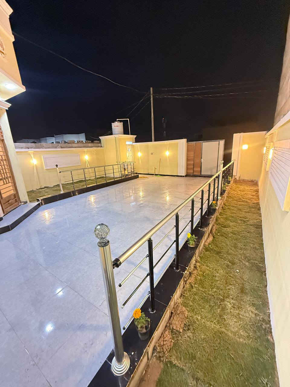 #اسعد_الله_اوقاتكم_بكل_خير⁉️👋🏼
***********
دار سكن للبيع بناء 2025

#المساحه 300 متر  عن التبليط 30 متر 

#جنس_العقار :: طابو ملك صرف زراعي باسم عراقي سند 25 

#العنوان :: البصره أبي الخصيب قرب المحكمه الجديده
 موقع راقي

#يحتوي البيت على ثلاث ٣ غرف منام كبار
و ديوان
و مطبخ و صاله
و مناور عدد 2
و صحيات داخلي وخارجي  و كراج سياره
ويحتوي على حديقتين 🌲🌲

#البيت جاهز من كلشي تستلم البيت عنده المكاتبه
كامل من مقطوره و كيزر و ماطور
جيب اثاثك و اكعد
و الف عافيه الي ياخذه

جميع الخدمات متوفره ماء كهرباء  
#السعر ((128 مليون وبي مجال 
#للاستفسار الاتصال على الهاتف 📳📞
📳 *********** )📳
