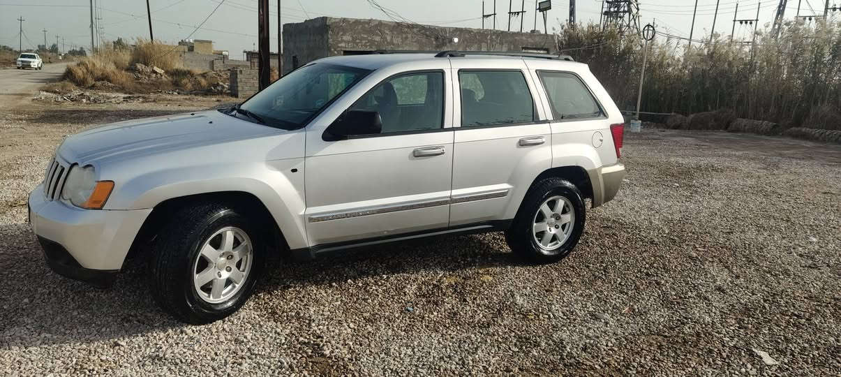 سلام عليكم شباب من رخصة مدير الكروب جيب شيروكي رقم سلمانيه بسمي السنويه لل2027 تخم تاير جديد باتري جديد مكينه جديده تبريدثلج السعر 100وبيه مجال المكان واسط قضاء الاحرار ***********
