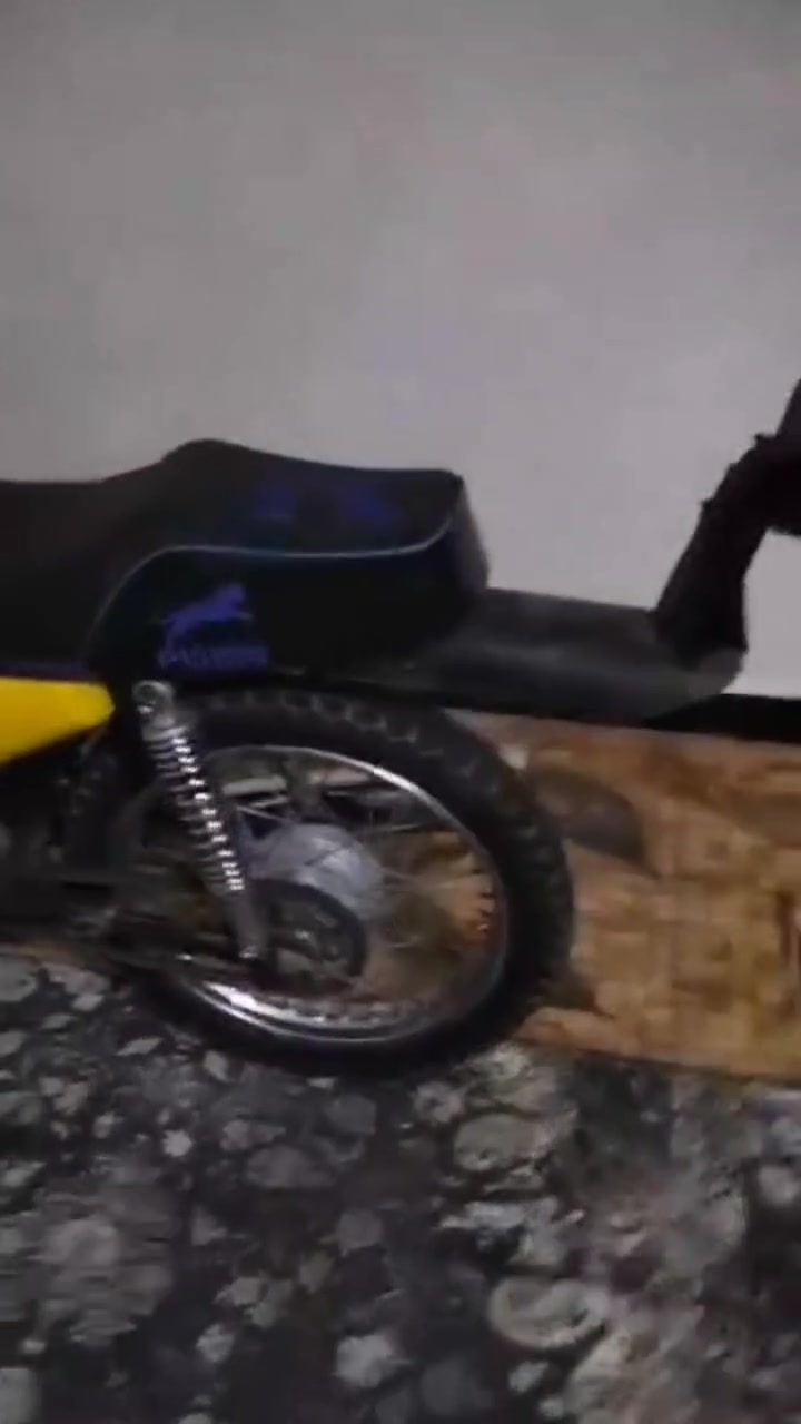 دراجه نامة للبيع تعمير 25 شاصي بارت مكينة مديل 22 مامفتوحه   كلك كلك كلك  سعر خااص


**إذا كنت صاحب هذا الإعلان وتريد حذفه لأي سبب، رجاءا أرسل رسالة إلى الدعم الفني**