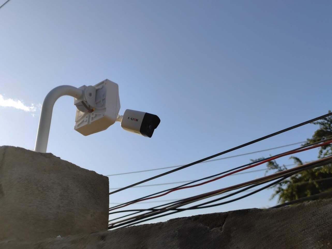 احمد *********** 
اياد للصوتيات والمرئيات ***********
