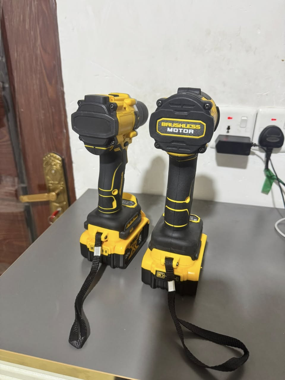 تحياتي للجميع 
دريل. امباكت. +دريل طوبه.    امزون.   معه شاحنه. 
السعر. ١٧٥ الف.


**إذا كنت صاحب هذا الإعلان وتريد حذفه لأي سبب، رجاءا أرسل رسالة إلى الدعم الفني**