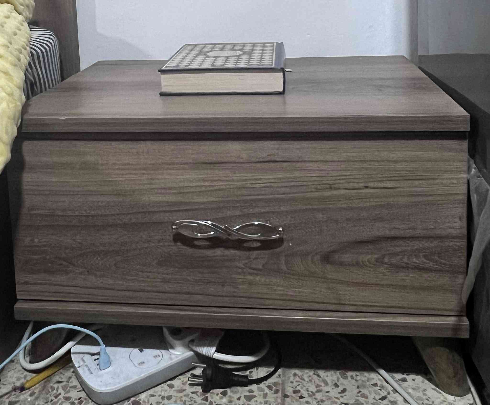 غرفة نوم تركيه 5 قطع نظيفه الصور كدامكم مع دوشك عدد 2 
فقط السرير مابيه خشب من الداخل يعني هذا ارتفاع السرير هو دوشكين وتكدرون تخلوله خشبات يم النجار 
المكان بغداد الكرخ  السعر  400 الف


**إذا كنت صاحب هذا الإعلان وتريد حذفه لأي سبب، رجاءا أرسل رسالة إلى الدعم الفني**