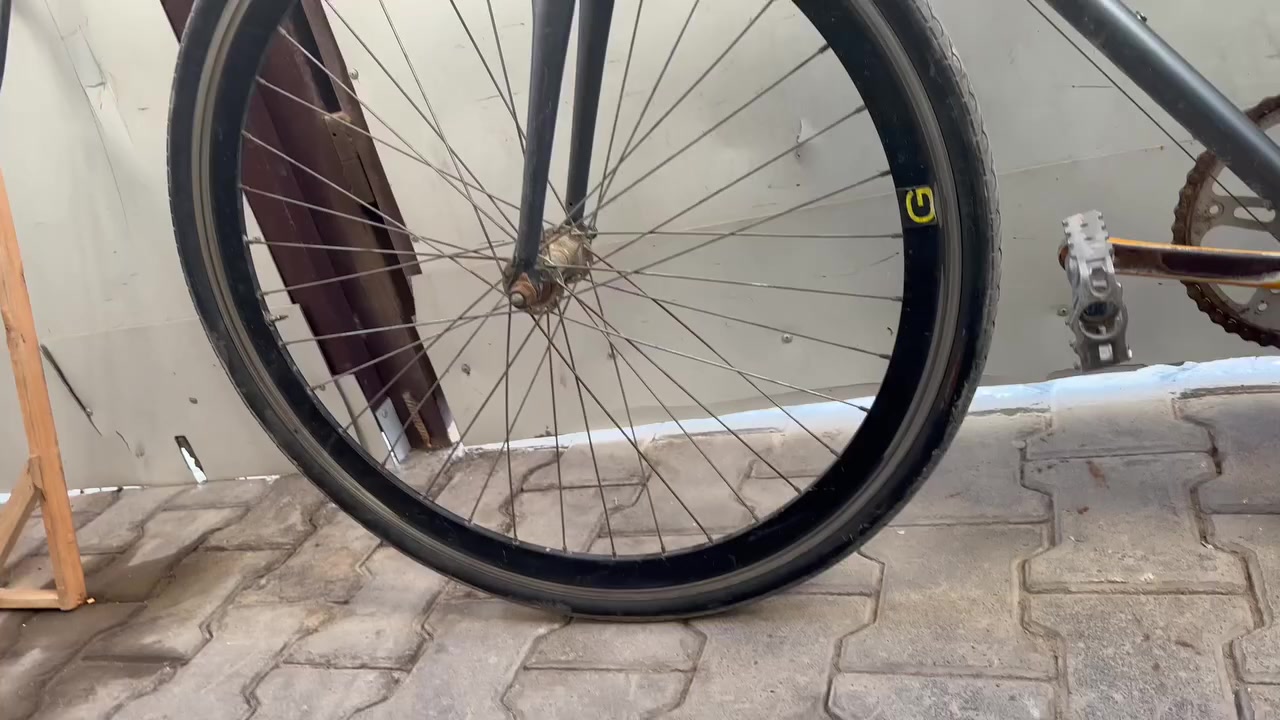 بايسكل c700 يصلح للمسافات الطويلة تايرات  جدد كير بريكات كله شغال والله شاهد البايسكل متروك بس نضفته للعلم شيماني ياباني نوعه الويل طبعتين وعرضته مكاني بغداد إسكان لمنصور سعر١١٠وبي مجال


**إذا كنت صاحب هذا الإعلان وتريد حذفه لأي سبب، رجاءا أرسل رسالة إلى الدعم الفني**