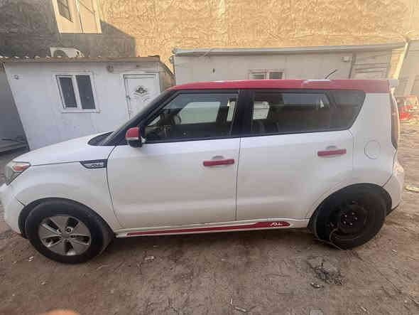 كيا صول م 14 وارد امريكي 
محرك جديد صدر جديد تايرات تخم غرفتها حلوة جدا 

تبريد جديد تحكمات استيرن  رقم جديد سنوية جديدة 

مكان السيارة بغداد الشعب تجي تكلب وتفحص وتاخذ 

ممكفولة  

سعرها 90 ورقة  بيها مجال حك الجية اي استفسار الاتصال على صاحب السيارة 

***********
