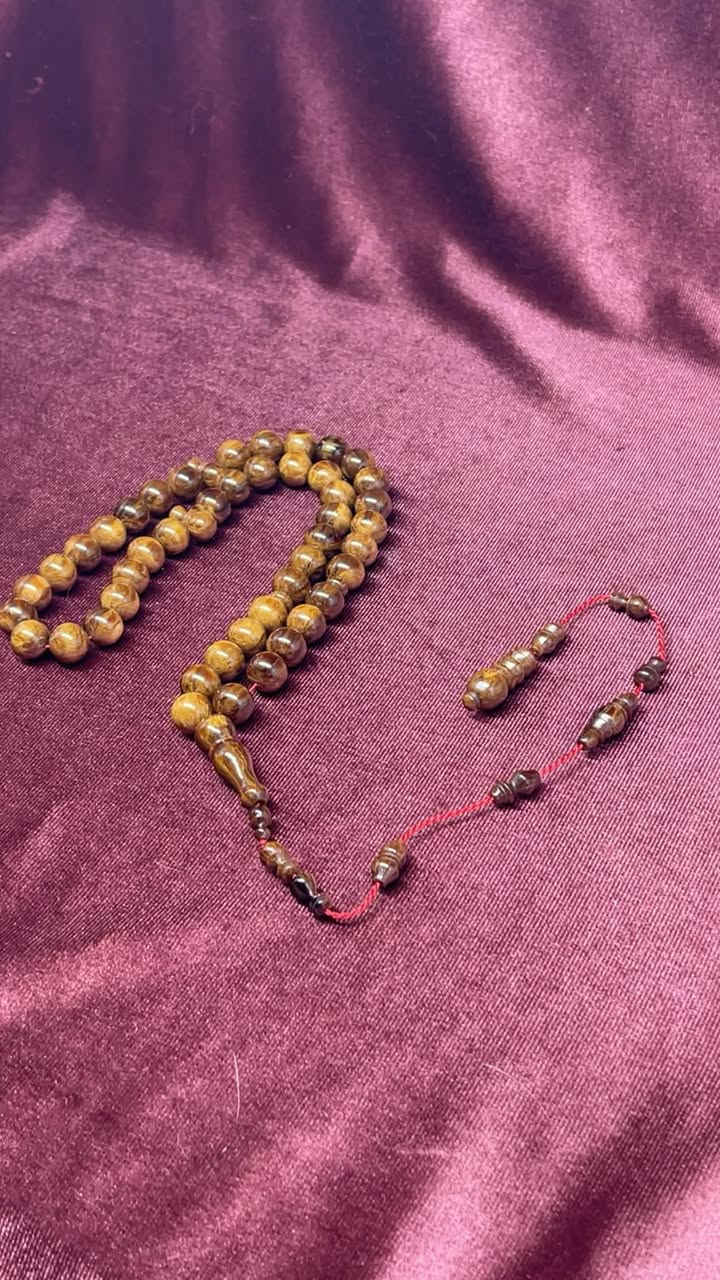 ✨ بسم الله الرحمن الرحيم ✨
🟤 مسباح بكلايت جراخة يدوية – نظام تمليكة
▫️ عدد الحبات: 45 حبة
▫️ الوزن: 60 غرام
▫️ قياس الحبة: 13 ملم
▫️ دبل فواصل 
قطعة تجمع بين الفخامة، الجودة، والحرفية في أدق التفاصيل.
📩 للحجز والاستفسار:
تواصل خاص أو عبر الواتساب:
***********
