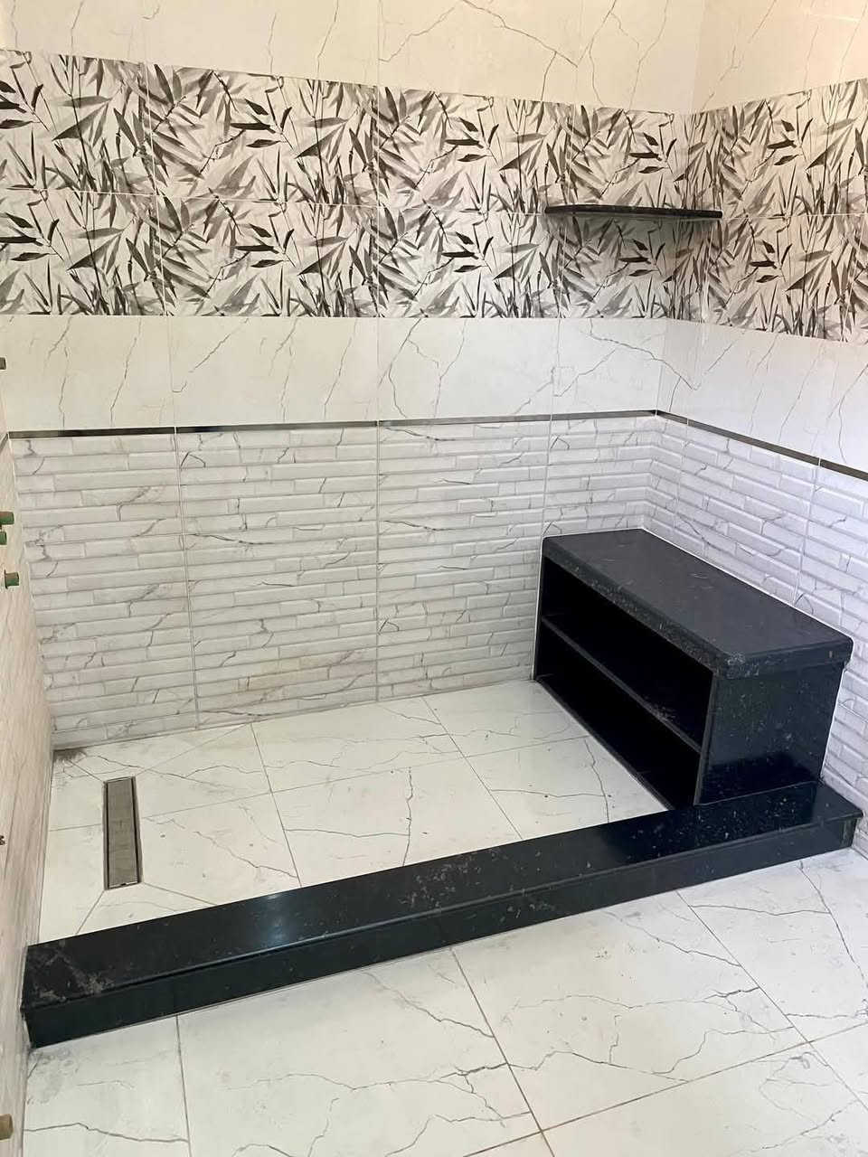 بسم الله الرحمن الرحيم يوجد خلفه سيراميك بورسلين ومرمر وكاشي درجه اولى رقم الموبايل وعلى الواتس ***********
