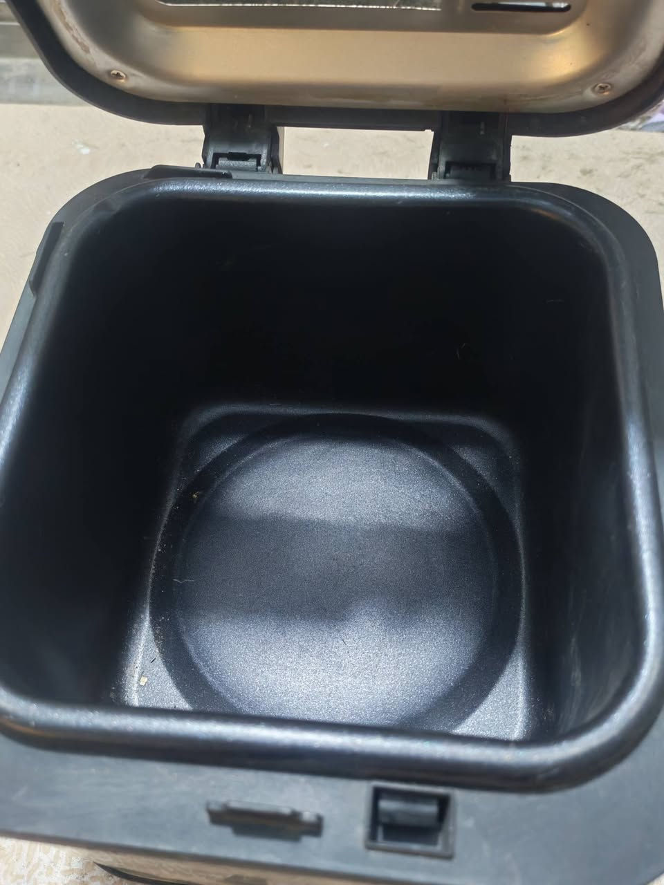 قلاية زيت كهربائية (Deep Fryer) من ماركة SilverCrest جهاز كلش راقي ونظيف تكدر حتى تمن ومركه تسوي بي حرارة قويه وتتحكم بيها بالدرجات اعلى سعر ابيع


**إذا كنت صاحب هذا الإعلان وتريد حذفه لأي سبب، رجاءا أرسل رسالة إلى الدعم الفني**