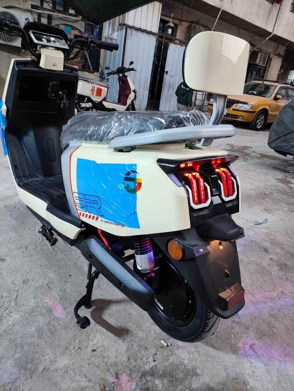 سلام عليكم للبيع بعدها جديده صار 5 اشهر من منزلها *********** 6 بطاريات
