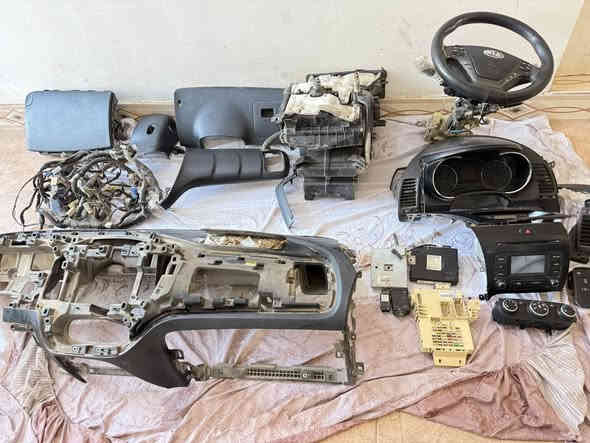 السلام عليكم غراض فورتي موديل 14 / 15 / 16 مسجل بلادي شاشه لمس فريز كامل ستيرن كامل هوه وماطور وباقي الغراض كدامك ممتواجد عل نت الاتصال ***********
