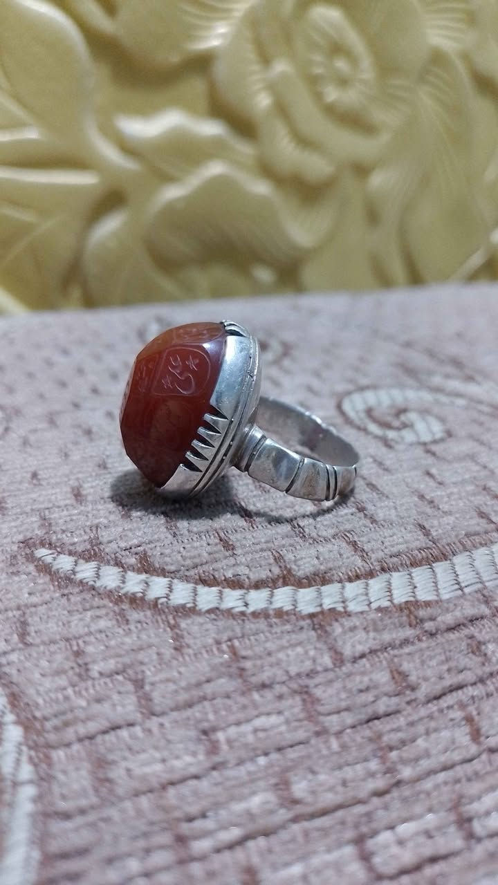 خاتم عقيق  قديم مخطوط اسماءاهل البيت ع صياغه فضه البصرة, العراق


**إذا كنت صاحب هذا الإعلان وتريد حذفه لأي سبب، رجاءا أرسل رسالة إلى الدعم الفني**