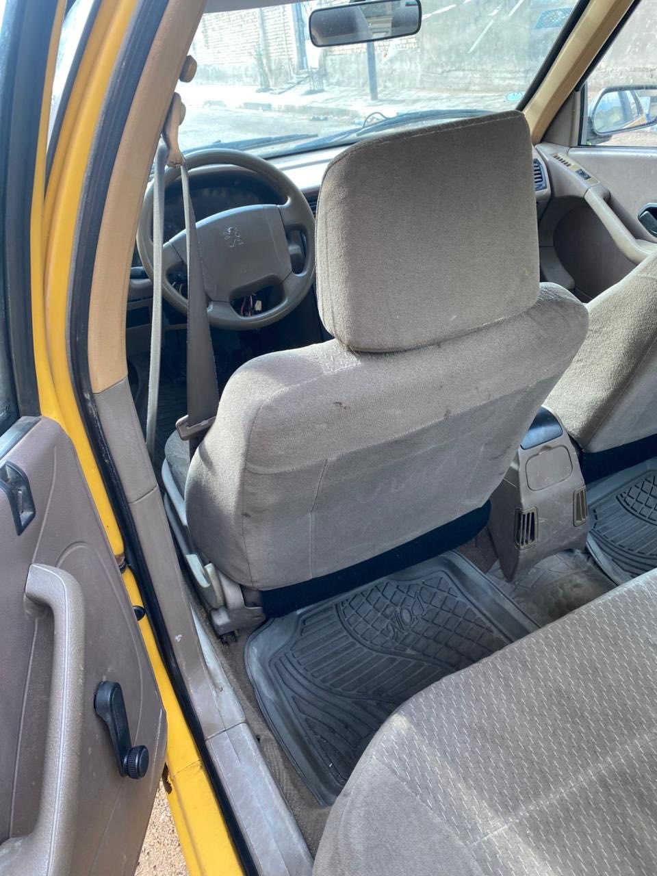 السلام عليكم بيجو 405 جي ال اكس داخل بيجي مديل 2017 مكينه وكير تبريد تخم تاير حداده كفاله سنويه جديده هزه جديد سياره كامله مصفره هيأه وغرامات سنويه بسمي بدي شوف العين السعر 36 الهاتف ***********
