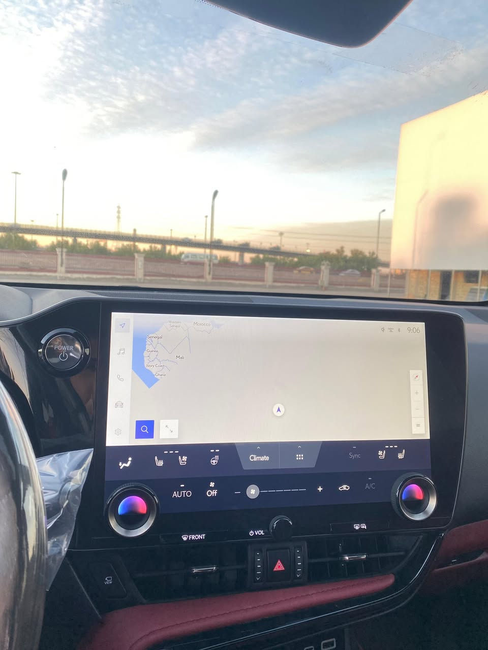 تمتع بل الفخامه والسلاسه والعزل التام 
لكزس 2025 NX  
فول مواصفات بعدها زيرو 
#هايبرد 
5 كامرات 
فتحه جلد اصلي 
ويل 19 اصلي 
صندوق كهربائي 
بصمه ابواب 
السعر 295 مرقم بغداد 
السياره ايرباك اصلي سستم 
بنيد وجوملغ مبدل نفس اللون 
السياره بدون صبغ 
***********
