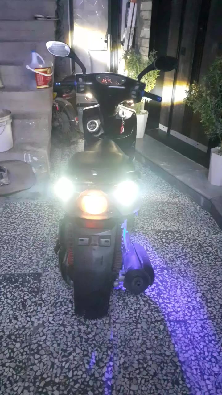 دراجه ثعلب GTR استعمال قليل نظيفه كلش 140 شلعه ومعدل شرط الفحص كدامك تاكل الشارع كهربائيات كلها شغاله وبيها تزويدات بسيطه بانزين كله محسن دهن امزويل الاصلي بلاديه مكفوله من كلشي اي استفسار واتساب موجود ***********
