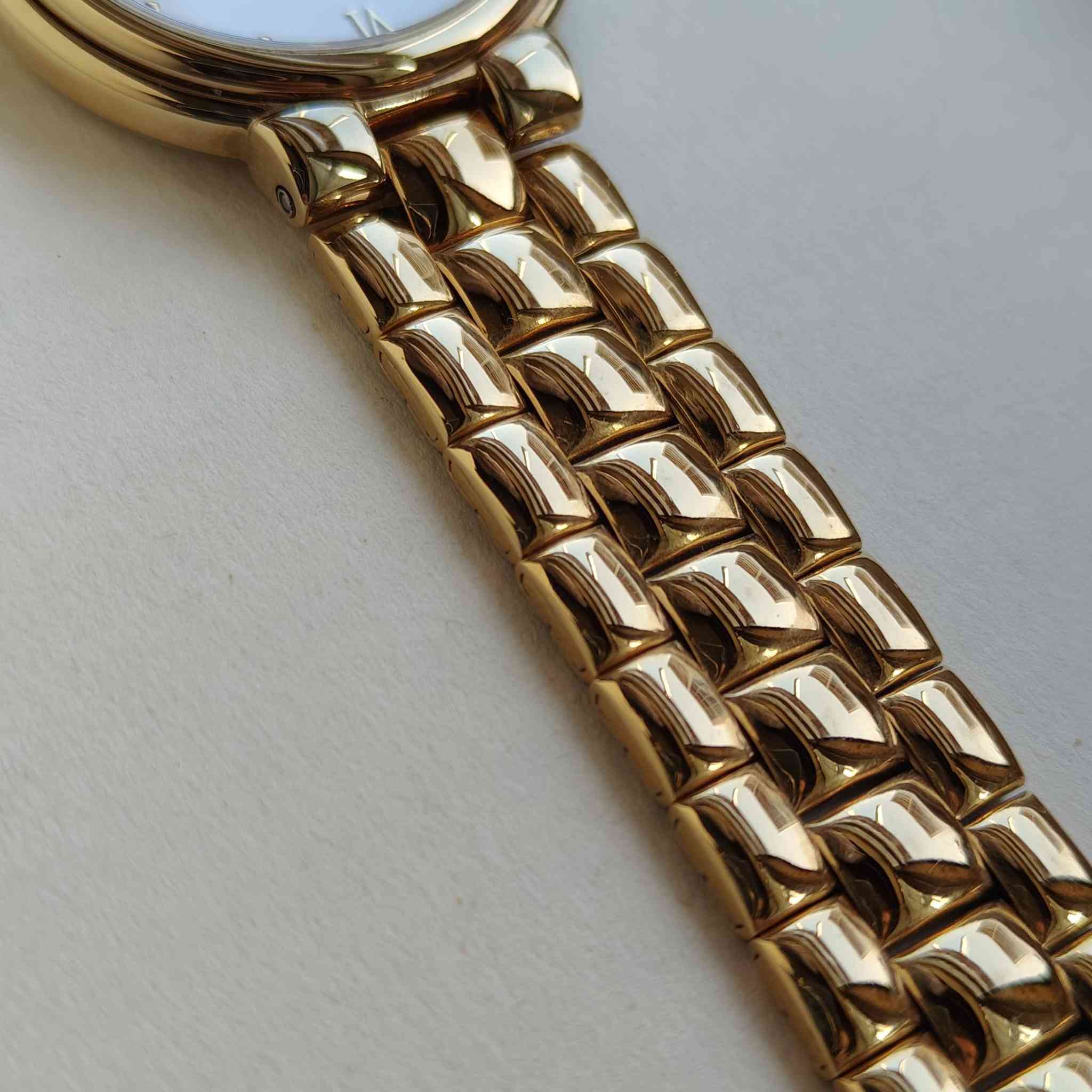 السلام عليكم ورحمة اللّٰه
ساعة جنكهاز ألماني .
كوارتز بطارية .
إنتاج قديم .
جديد غير مستخدم .
القطر 33.5 .
طلاء ذهب .
نافذة للتاريخ .
بالحافظة الأصلية . 

السعر 100 ألف مع التوصيل 

ضمان سنة من تاريخ الشراء


**إذا كنت صاحب هذا الإعلان وتريد حذفه لأي سبب، رجاءا أرسل رسالة إلى الدعم الفني**