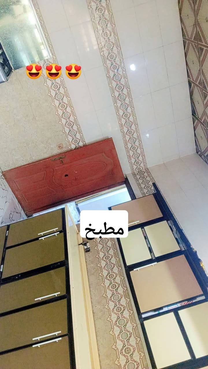 سلام عليكم دار البيع مساحته 200م مكان ناصريه السكان صناعي قرب مجمع سيد الشهداء تفاصيل  ع خاص ***********
