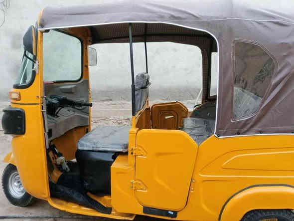 سلام عليكم تكتك للبيع صبغ جماليه السعر 6 وربع غفل رقم الهاتف ‏‪0782 475 6276‬‏
