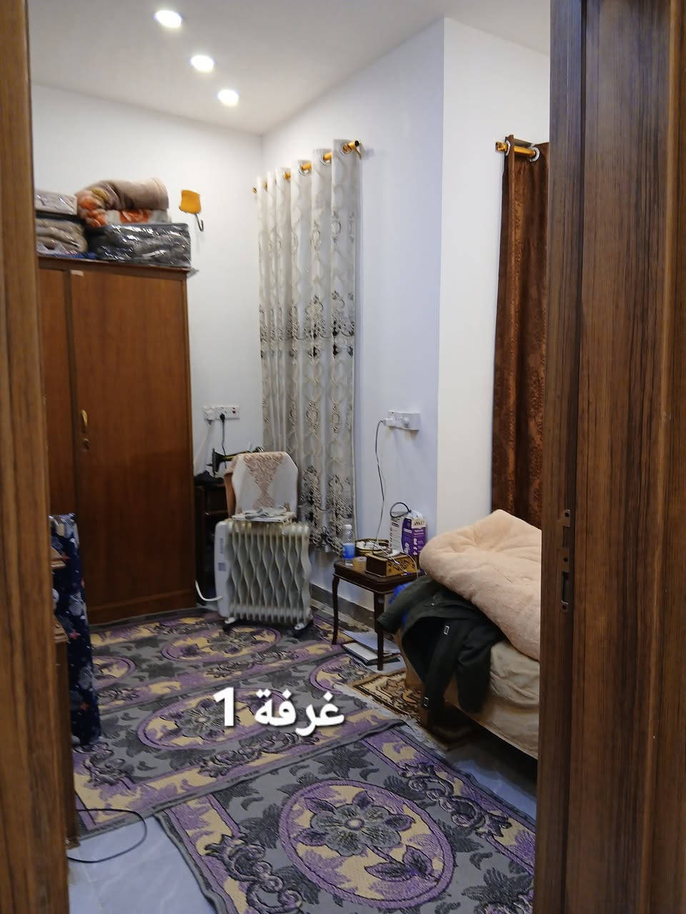 دار طابو سكني للبيع المساحة 110م²  (5.5 *20)حي الرسالة الاولى قرب مدينة الألعاب البناء حديث قبل شهر  يحتوي على صالة ومطبخ وحمام في الطابق الارضي  وثلاث غرف نوم في الطابق العلوي ... مع وجود 40م²  وهي من ضمن 110م بناء قديم  معزول  بالخلف فقط طابق ارضي..للاستفسار بصورة أوضح الاتصال *********** ...
