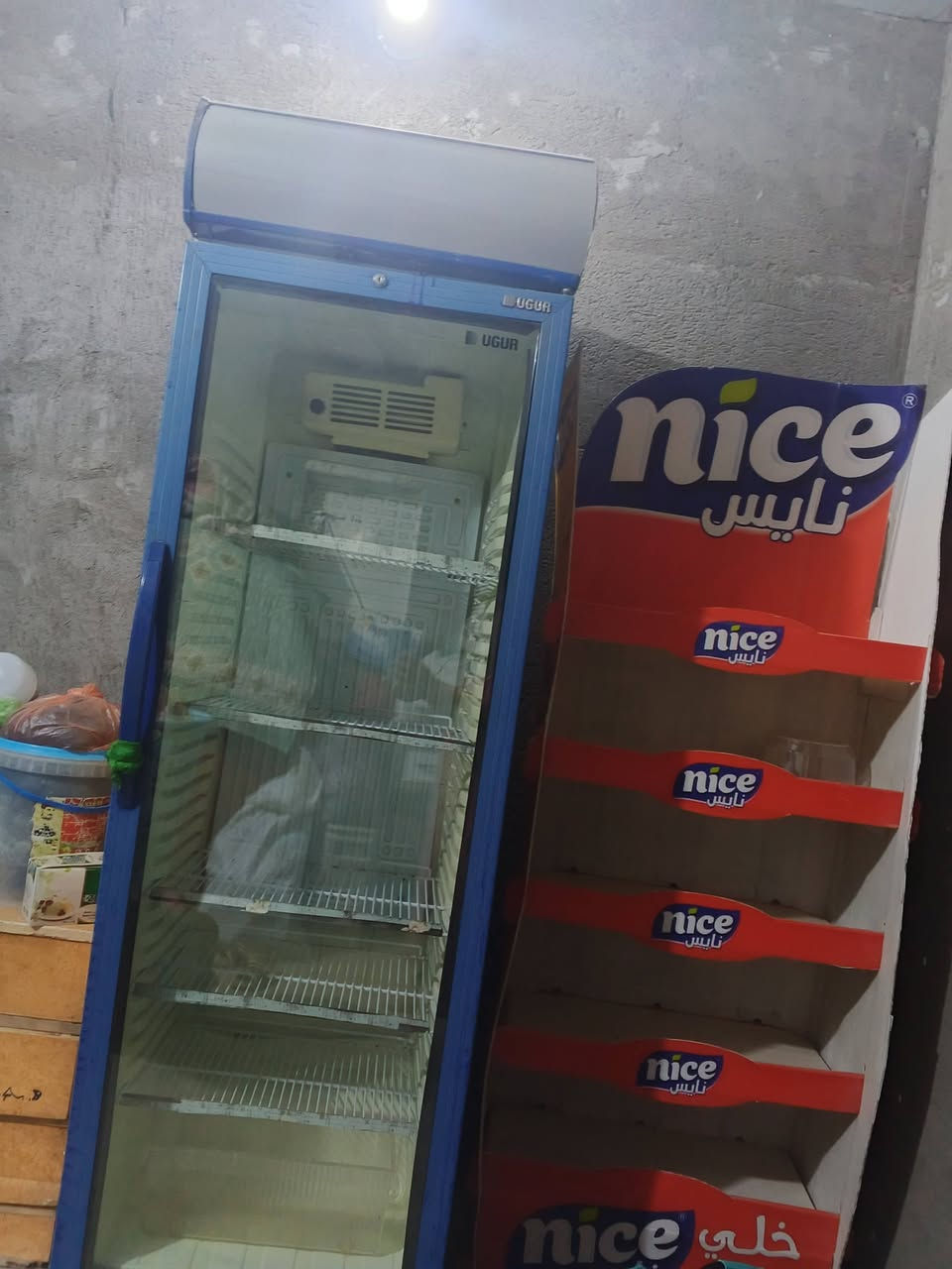 غراض للبيع البراد شغال ونظيف والبروده فول سعره ٣٢٥ الف والرف الخشب سعره ٧٥ وبي مجال الاتصال على الرقم *********** المكان المزرعه طليحه
