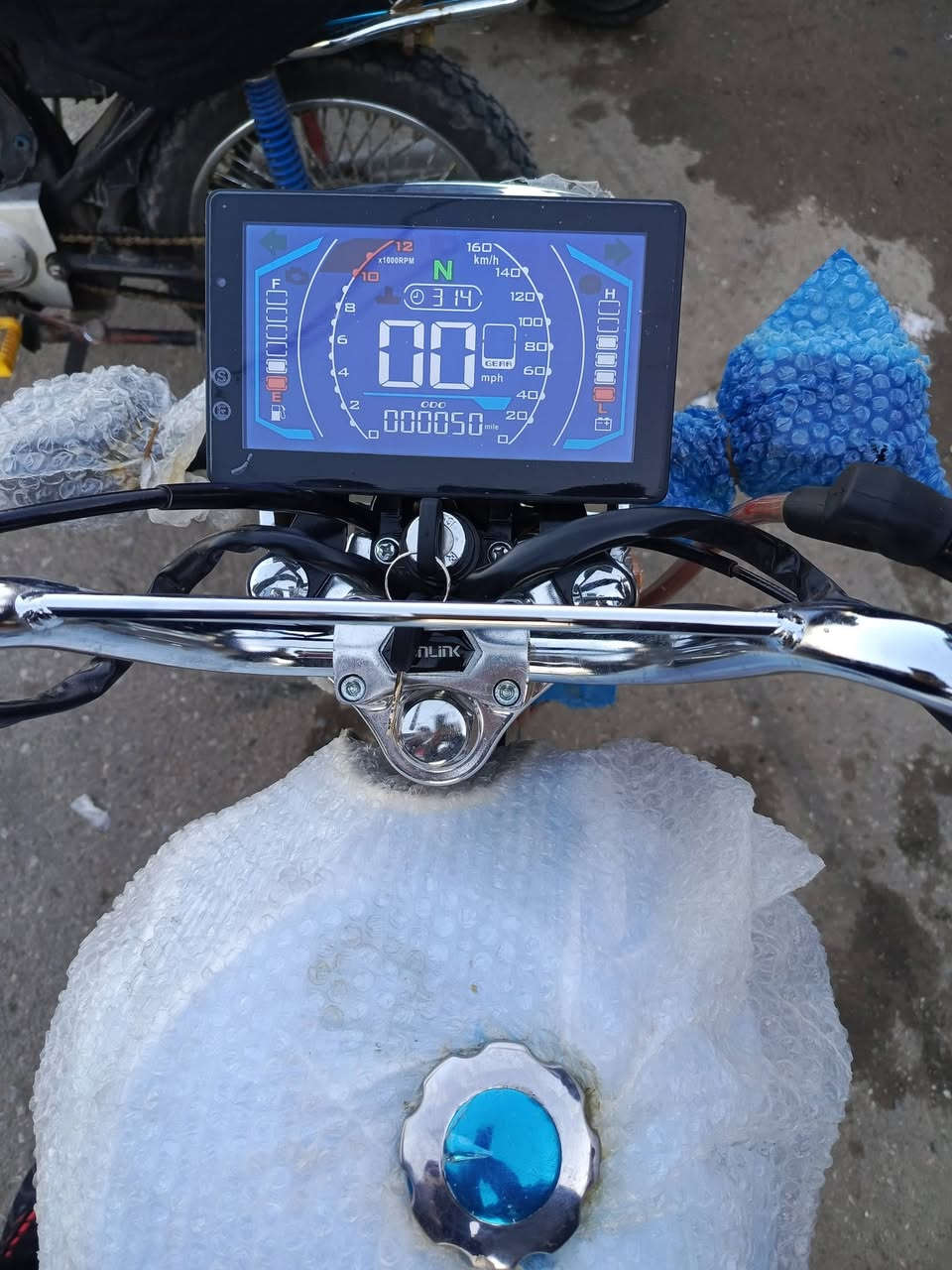 السلام عليكم ماطور سونك موديل 2025 ماطور صار ست أيام من طالع من المحل ماشي 50كيلو سعر 800 وبي مجال قليل شراي خابر وتدلل مكان كركوك 
***********
***********
