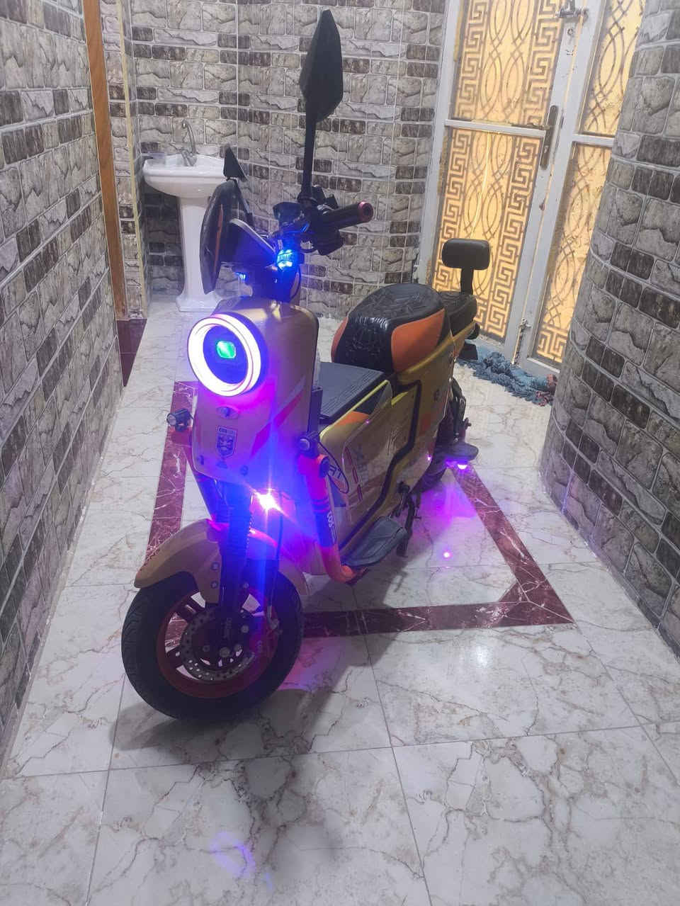 🔥السلام عليكم 🔥
🔥اخوان دراجه شحن X900🔥
🔥نوع GT.  🔥             
🔥مديل 2025🔥
🔥دراجه نضيفه كلش 🔥
🔥بيهه خمس بطاريات وليي 🔥
🔥مكاني الجزيره الحوطه 🔥
🔥سعرهه 450وبيهه مجال حك الجيه🔥
🔥للتواصل واتساب ***********🔥
