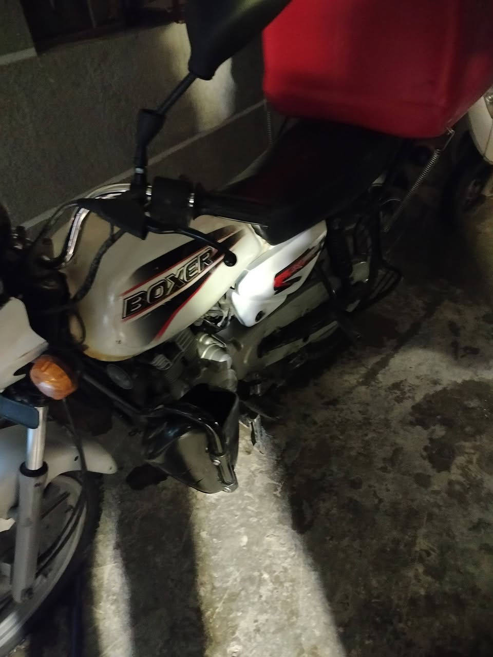 السلام عليكم دراجه بوكسر للبيع موديل 20اصوليه السعر 900  بغداد الحريه ***********
