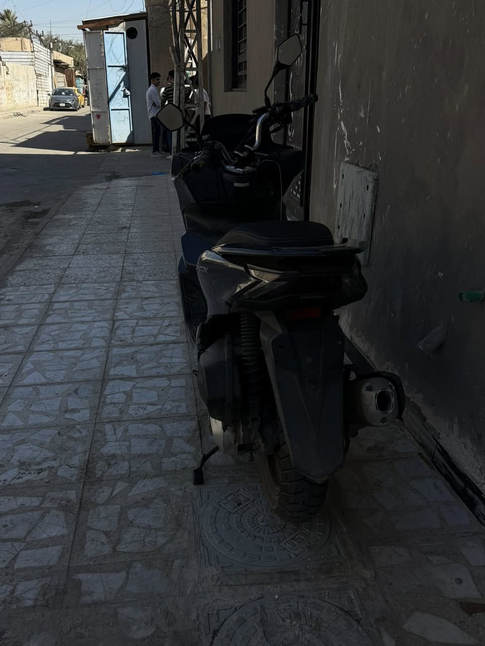 سلام عليكم pcxجيل الرابع دراجه نضيفه ماشيه 23 الف دراجه صار شهر من نازله تدفئه باليدات حساس زدحام ABS دراجه كلش نضيفه. عنوان مدينه الصدر 
رقم ***********
