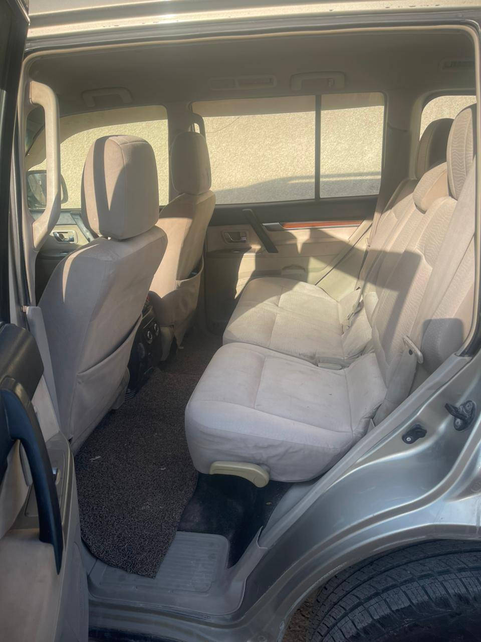 للبيع  او مراوس باجيرو 2008 
مكينة 3800
7راكب 
مري شفط
3قطع تبريد 
شاشة 
كامرة
حساسات خلفيه 
تحكم ستيرن جهتين 
4x4فور ويل 
كير مكينه خير من الله 
مكفوله السياره 
هزه وسنويه جديدة 
رقم بغداد انكليزي 
العنوان بغداد 
السعر 110 وبيها مجال 
ملاحظه كلش وسخه يرنادلها غسله معدله 
رقم صاحب السياره *********** يوجد واتس اب غير متواجد ع الفيس
