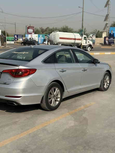 السلام عليكم 
سوناتا 2015 للبيع
محرك 1600 توربو 
كير أوتوماتيك dct دبل كلج رياضي 
مواصفات السياره
اشاير بلمري 
كشن كهرباء
كروز سرعه
تحكمات جهتين
شاشة أندرويد 
رقم اربيل باسمي
سياره نقصها فقط الصدر الامامي
السياره حادثها بامريكا مثل ما موضح بلصور فقط خشم البنيد ومصلح نفسه 
وهنا بلعراق انطخت الباب الامامية جها اليمين وتبدلت باب اصليه نفس اللون
سعر السياره 118 ورقة وبيها مجال بسيط
عنوان بغداد
للاستفسار ***********
